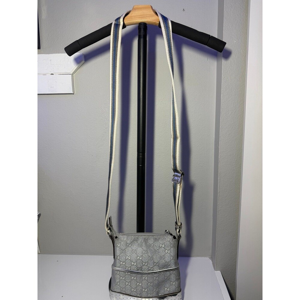 Silver Gucci crossbody with adjustable strap for a shoulder bag w COA & Dust Bag